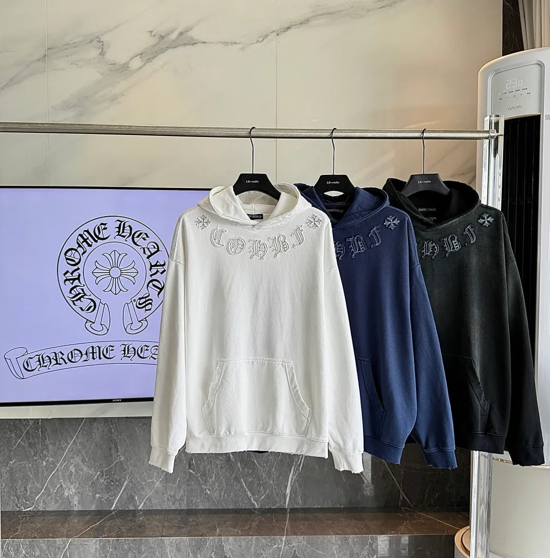 P320 🔥🔥🔥ceiling level 𝗖𝗵𝗿𝗼𝗺𝗲 𝗛𝗲𝗮𝗿𝘁𝘀/Cro Heart 2025 cross patch embroidery summer new original single counter American acid washed distressed laser burnt patch embroidery couple casual hooded sweatshirt 👑The highest version! Customized fabric 440g tripe terry fabric! American acid-washed and distressed original fabric laser burnt ✟appliqué embroidery and exquisite embroidery of letters! The best-selling model at the counter. It is very comfortable to wear. It is low-key yet luxurious. It is very classy when worn. The large size and tailoring are needless to say. The upper body is exquisite and vivid. 👍High-end first-class materials. A truly palace-level product. The cotton from Turkey is of outstanding quality. After heavy washing, the clothes are very soft! Not picky, the upper body is absolutely stylish and extremely luxurious. Auxiliary materials: The original model has been authenticated and labeled ➕100% silk washed with water label. Genuine purchase-grade original hangtag➕matching hanging rope➕3D hanging beads➕original packaging bag. Craftsmanship: The original version has consistent wiring! The highest version of the armhole matching technique! Countless times of pattern making to 100% restore the original appearance! The correct version is the same for men and women, super eye-catching, super good-looking, and super atmospheric! Color: White Black Royal Blue Size: S-XL